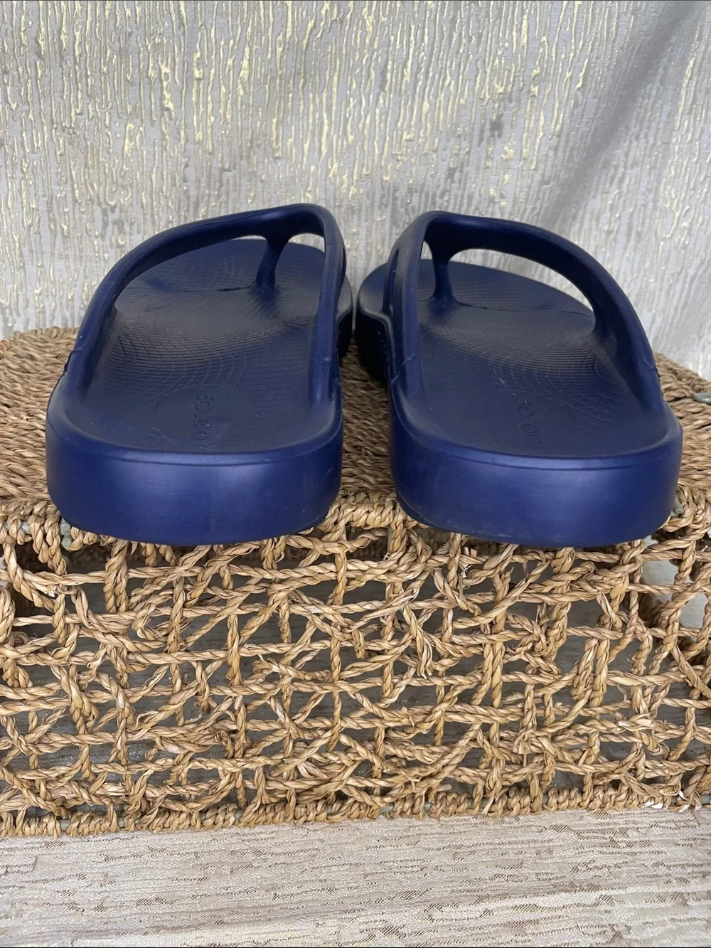 OOFOS Men's Navy Blue Recovery Flip Flops Sz 9 MINT